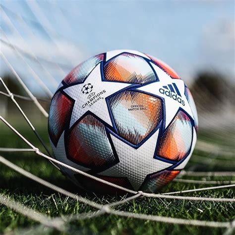 Its seamless design and fifa stamp mean you'll have no excuses when you send it over the fence during shooting practice. adidas reveal UEFA Champions League 20/21 Match Ball - DISKIFANS