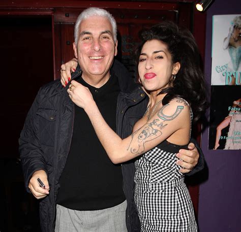 Amy Winehouses Father Wants Her Life Celebrated In West End Musical