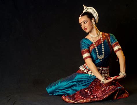 5 Cheering Indian Dance Forms To Blow Your Mind Omagg