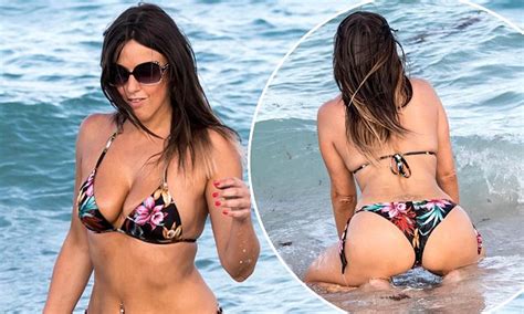 Claudia Romani Shows Off Her Curves On Florida Beach Daily Mail Online