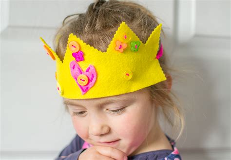 How To Make The Easiest Felt Crown Felt Crown Crown For Kids Felt