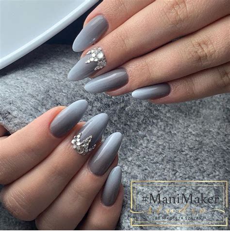 40 Examples Of Grey Silver Nails For A Cool Manicure Light Gray