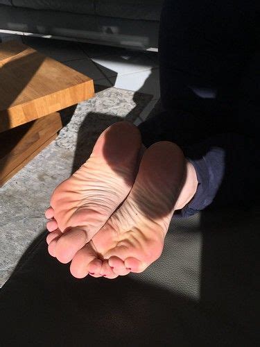 Diverse Wrinkled Soles Display Gorgeous Feet Beauty Face Sole