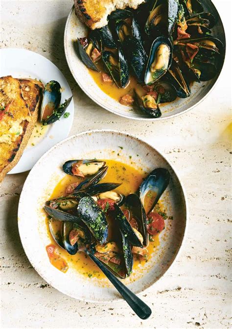 steamed mussels with chorizo and tomatoes recipe leite s culinaria