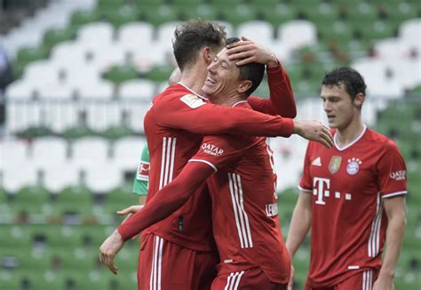Lewandowski Landmark Goal Helps Bayern To 3 1 Win At Werder The