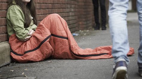 Rhys Ifans Backs Shelter Cymrus Homelessness Campaign Bbc News