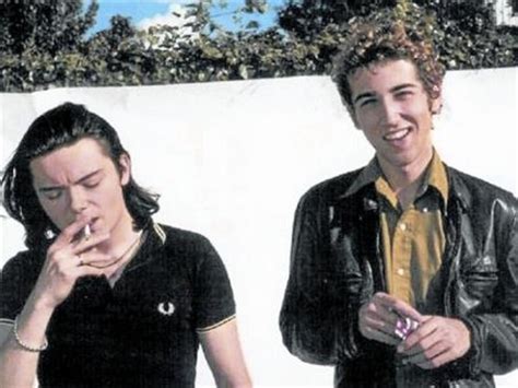 #daft punk #spoilers #i'm tagging that in case anyone doesn't want to know what their faces look like #thomas bangalter #guy manuel de homem christo #my edits. Daft Punk, No triunfan por la cara