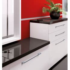 Esta pieza es personalizable en colores pintados. Tirador de cocina PROFIT 180 de Estamp