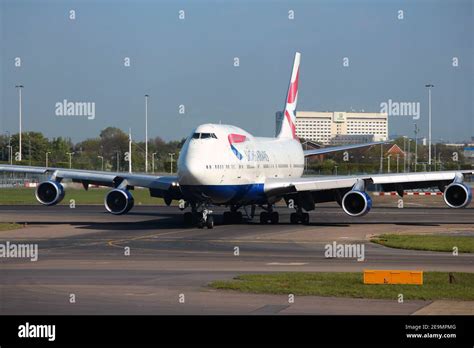 London Uk April 16 2014 British Airways Boeing 747 After Landing