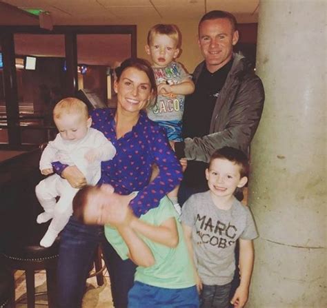 Manchester united‏подлинная учетная запись @manutd 21 июл. Wayne Rooney reunited with wife Coleen and kids as family ...