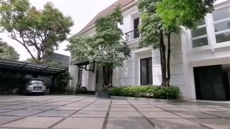 Gambar di atas menunjukkan sisi rumah mewah namun sangat kekinian. Rumah Mewah Cantik Kemang Jakarta Selatan - YouTube