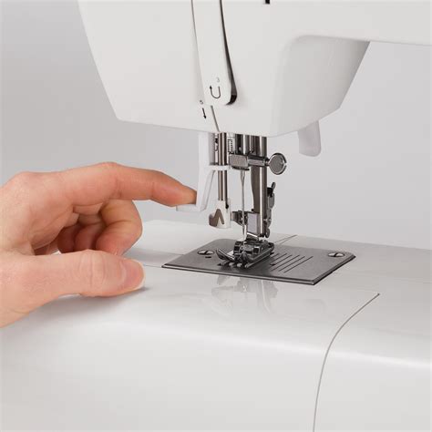 Singer 2277 Tradition Sewing Machine With Automatic Needle Threader