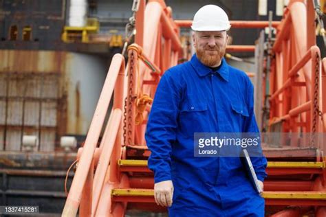 Offshore Oil Rig Engineer Photos And Premium High Res Pictures Getty