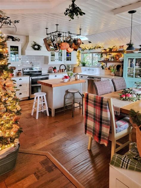 Quick And Easy Cozy Christmas Cottage Kitchen Decorating Ideas
