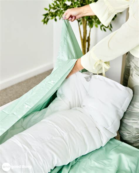 Easiest way to put on a duvet cover. How To Put Your Duvet Cover On The Easy Way