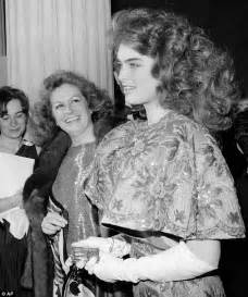 Brooke Shields Mother Dies At 79 From A Long Illness Daily Mail Online
