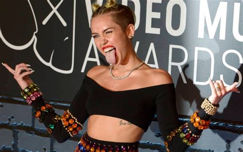 Miley Cyrus Planning Naked Gig With The Flaming Lips To Spray Everyone