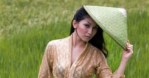 Gadis desa beraksi bikin sange goyang dangdut. foto hot: 15 Photo Gadis Desa Indonesia