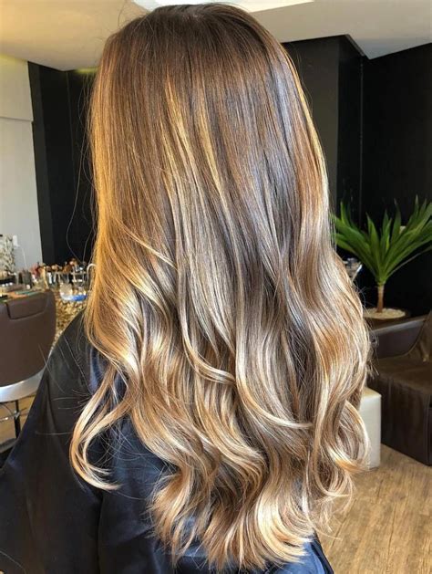 You just need to choose a warm shade to get this stunning look! TOP20 des couleurs de cheveux tendances pour 2021 ...
