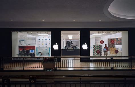 Today In Apple History The World’s First Apple Stores Open Their Doors