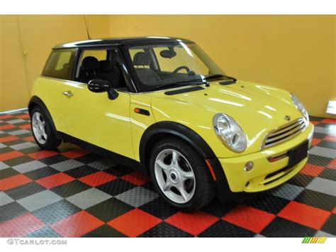 2005 Liquid Yellow Mini Cooper Hardtop 31712583 Car