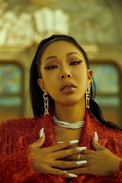 jessi says she wants to interview lee hyori and actor ha jung woo on showterview with jessi