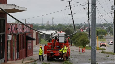 Tornados Flooding Kill At Least 14 In Us South Midwest