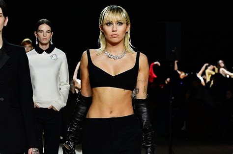 Miley Cyrus Struts On The Marc Jacobs Runway At Nyfw Watch