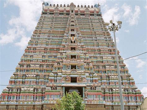 Srirangam Temple In Tiruchirappalli Times Of India Travel
