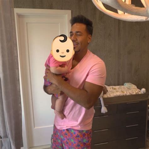 Romeo Santos Presume A Su Bebé Valentino En Instagram Hoy Los Ángeles