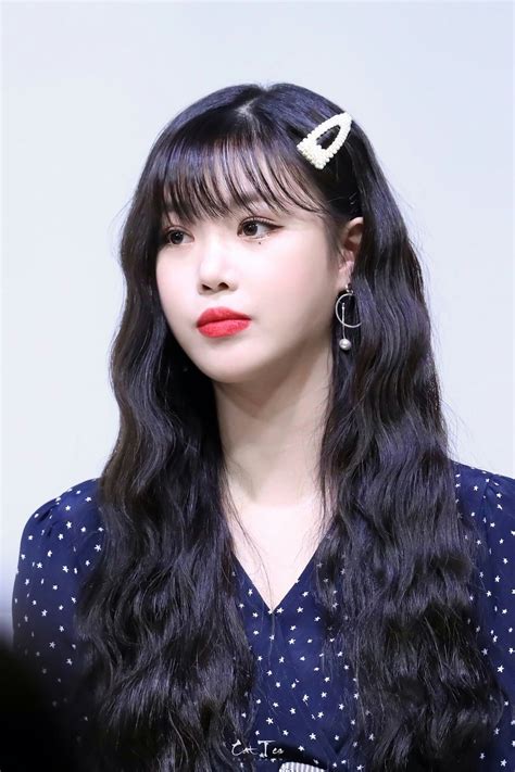Soojin slides into the bench in th. Greeting Day #서수진 #SOOJIN #수진 #G_I_DLE #아이들 #여자아이들 #soojin ...