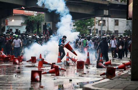 Thai Police Uses Tear Gas Rubber Bullets On Anti Gov T Protesters Daily Sabah