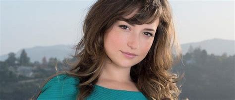 Atandt Girl ‘lily Milana Vayntrub Facts You Should Know