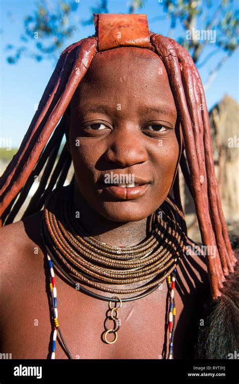 Himba Tribe Kaokoveld Kaokoland Namibia Fotos Und Bildmaterial In