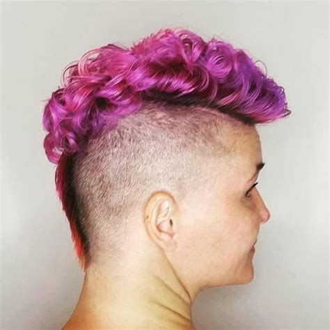 35 Captivating Curly Mohawk Styles For Women Hairstylecamp Mohawk