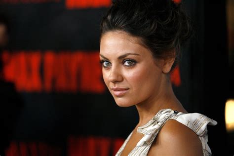 mila kunis celebs different colored eyes