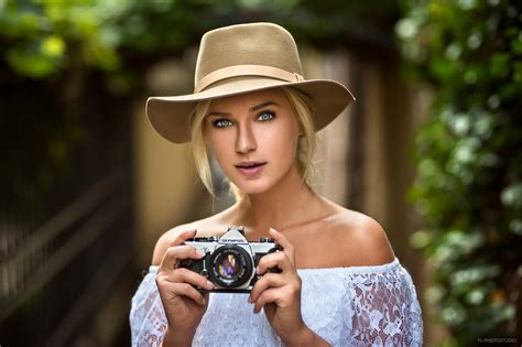 Lods Franck Blue Eyes Depth Of Field Tanned Portrait Women Blonde Hat Camera Eva