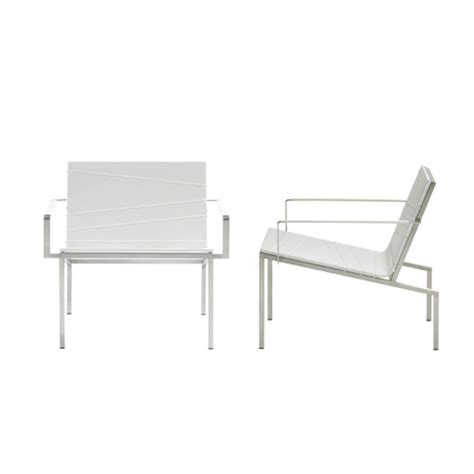 Combining function with details taken from tree branches, this leaning shelving unit is an easy way to display your collectibles while adding interest and shape to a room. BANDOLINE LOUNGE CHAIR HIGH - GO plus