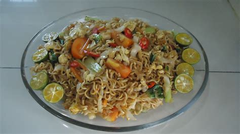Hope you will give this a try and let me know how it turns out for you. Zara ♥ Baking: MAGGI GORENG MAMAK