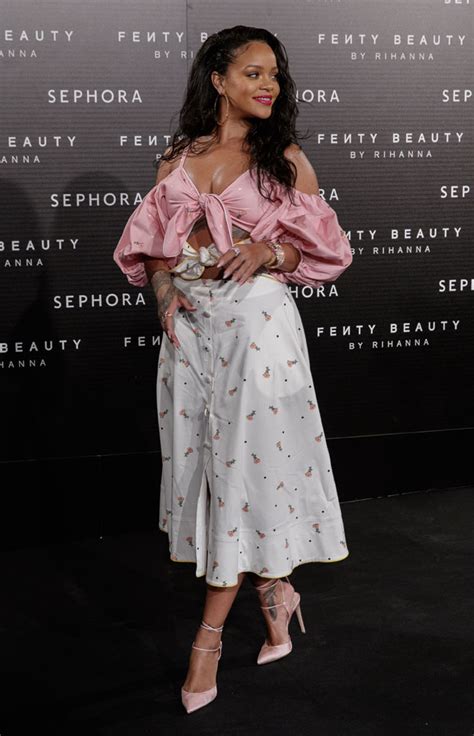 Rihanna 2014 Cfda Fashion Awards Red Carpet Fashion Awards