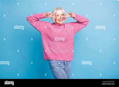 Photo Portrait Of Old Woman Holding Two V Signs Near Eyes Isolated On