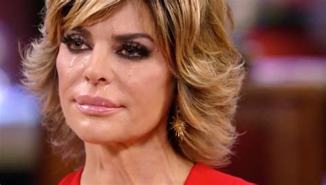 Rhobh Reunion Lisa Rinna Walks Off In Tears — I Dont Need To Explain