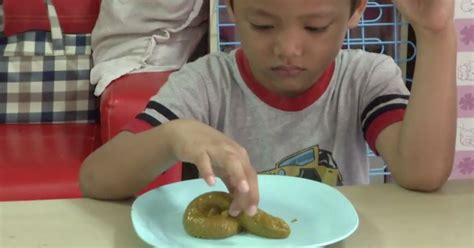 Poop Shaped Pudding Gets Mixed Reactions For Thailand Bakery Huffpost