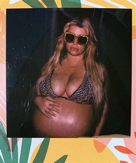 Jessica Simpson Praised For Pregnant Bikini Post