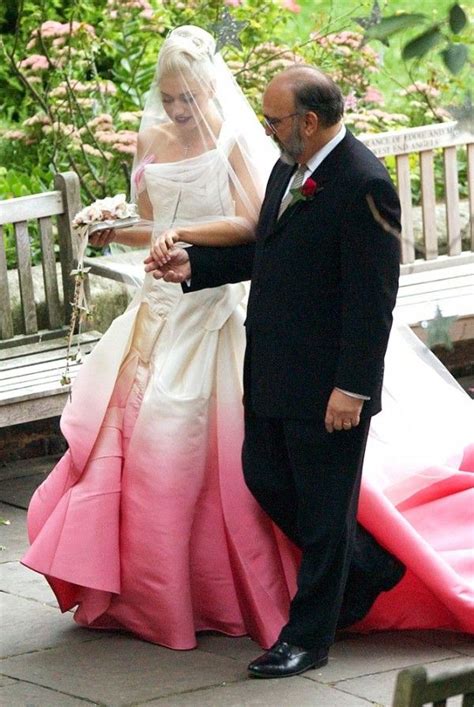 Gwen stefani & gavin rossdale. Gwen Stefani Wedding Dress 02 | Unconventional wedding ...