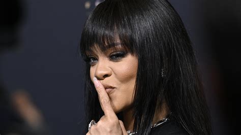 In Bh Slip Und Strapsen Rihanna Bringt Ihre Fans Mit Sexy Unterwäsche Um Den Verstand