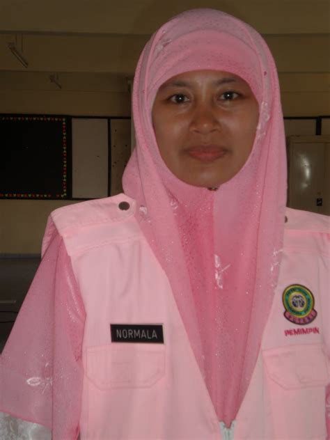 I okomit je na tangentu krivulje u toj točki. PASPB: Aura Normala tinggi, disokong semua peringkat