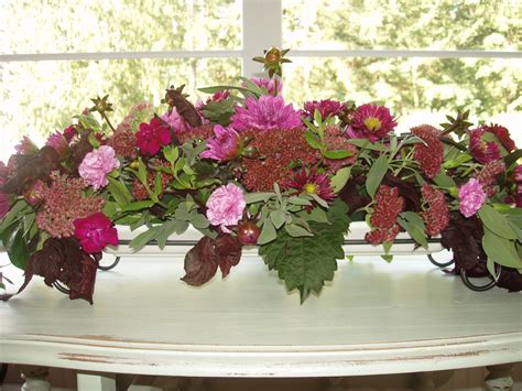 Floweraura offers flowers and flower combos at affordable price across india. Twig and Vine: 60th Anniversary Celebration