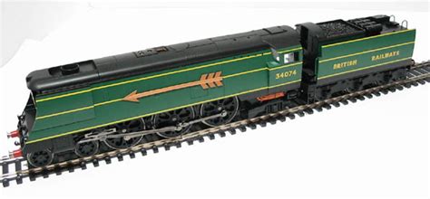 Passengers will then alight the train to explore the lovely city for a few hours. hattons.co.uk - Hornby R2369 "The Golden Arrow" train pack
