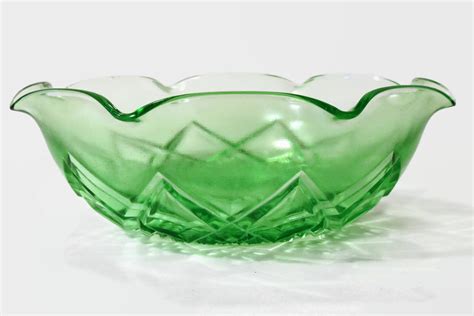 Ca 1930 Hazel Atlas Diamond Arches Green Vaseline 8 Ruffled Bowl